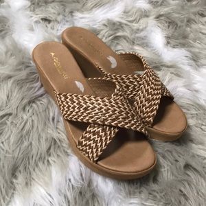 Women’s wedge sandals